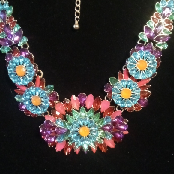 Charming Charlie statement collar bib necklace 18 to 22 inches long - Picture 10 of 11